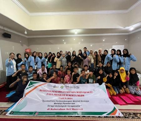 Mahasiswa Keperawatan Unri terapi kelompok terapeutik di Kelurahan Sri Meranti (foto/ist)